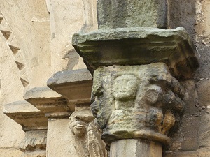 Detail am Westportal der Stadtkirche St. Marien